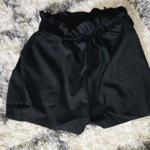 Paperback black shorts